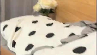 【极品女友❤️性爱泄密】十八岁花季与她的馒头逼小穴 小屁股紧实又翘挺