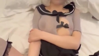 主题房中年光头男约会丰满情妇她说草不了大叔软磨硬泡