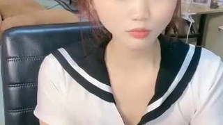 红唇甜美小姐姐！激情大战头套男！美乳粉嫩小穴，跪着深喉插嘴，怼着嫩穴一顿操，扶腰后入撞击
