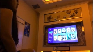 50岁阿姨依然丰腴犹存用行动征服小伙子