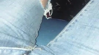 年轻小伙遇上清秀美乳小妹无套插入后往死里干